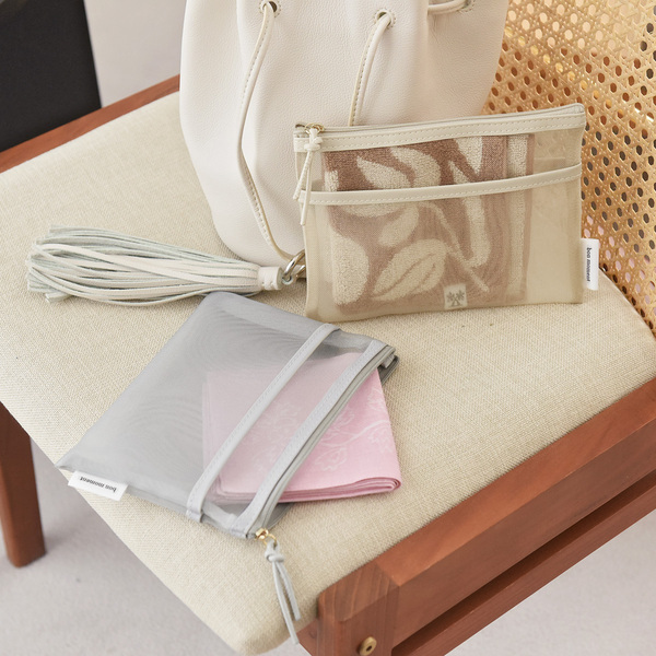 まるで透明人間？！軽くて薄いメッシュでバッグ内が整う、新作ポーチ2タイプ[PR]