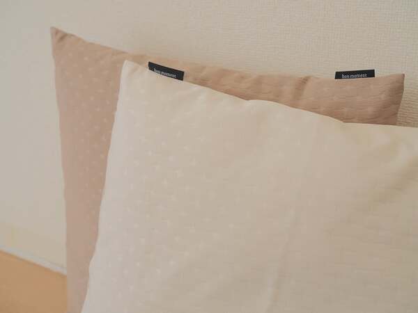 「シンプルすぎて、もはや殺風景」を卒業！クッションカバーではじめるお手軽模様替え【インスタグラマーさんのもの選び】[PR]