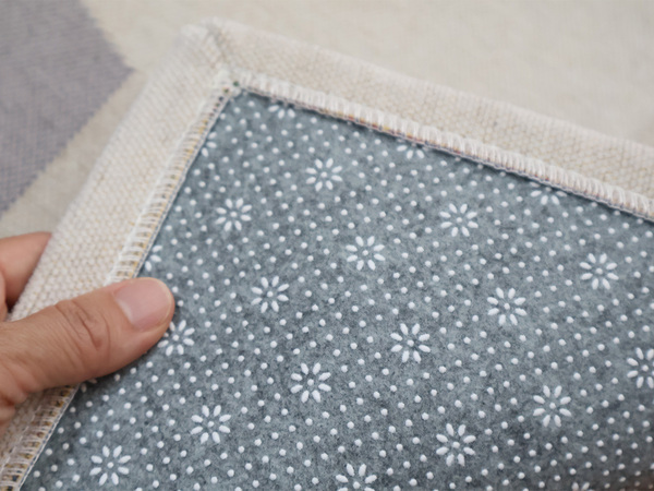 玄関にも寝室にも。インテリアに手軽にアートをプラスする「bon momentのラグマット」[PR]