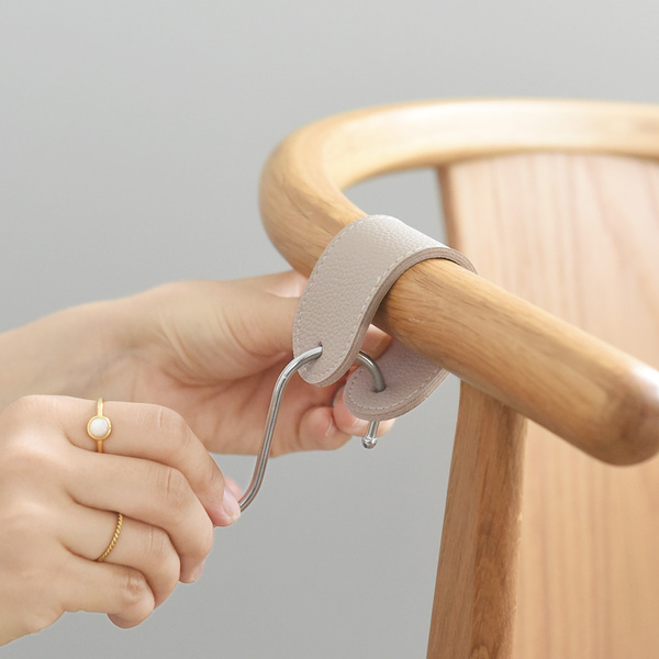 S字フックの生活感にさようなら！落ちない＆隠さない、麗しの便利フック[PR]