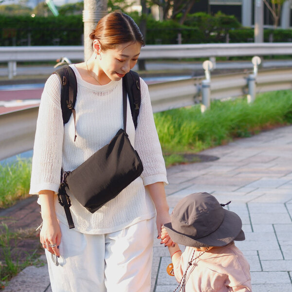 バッグの“ダブル持ち”で子連れ外出が快適に。ママに嬉しいミニショルダー[PR]