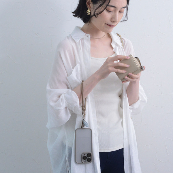 スマホは手首ぶら～んで快適に。シンプルで洗練された「本革スマホストラップ」をスタッフ続々愛用中[PR]