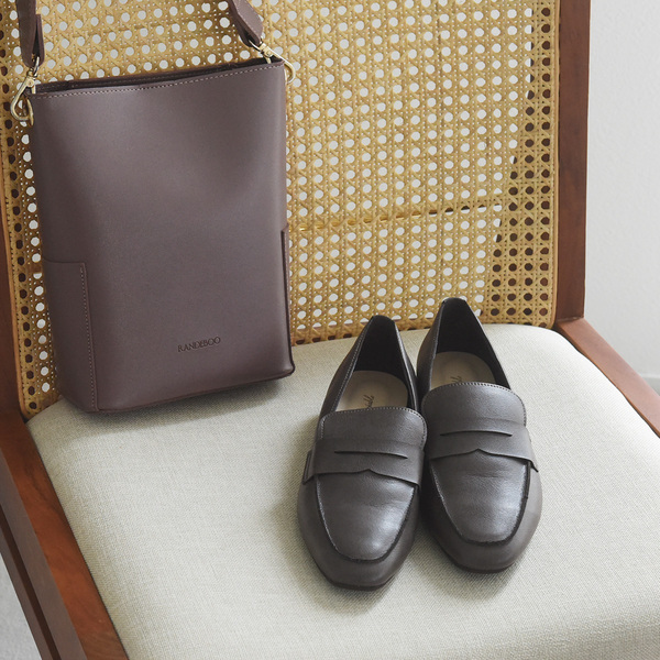 約4年ぶりの待望復活「軽やかローファー」。サイズ選びに悩みがちなスタッフにもフィット！感動のはき心地レビュー[PR]