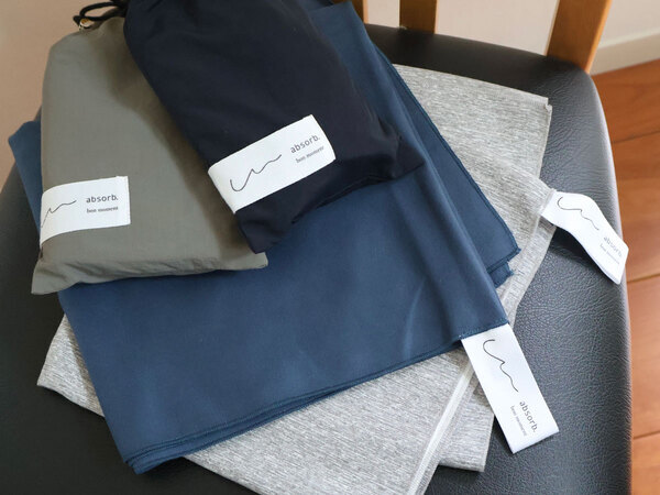 夏だけじゃない！一年中活躍する、コンパクトになるセームタオルに新サイズ登場。[PR]