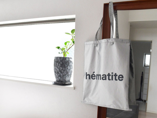 難しいテク不要“垢抜け見え”を叶える「メタリックバッグ」[PR]