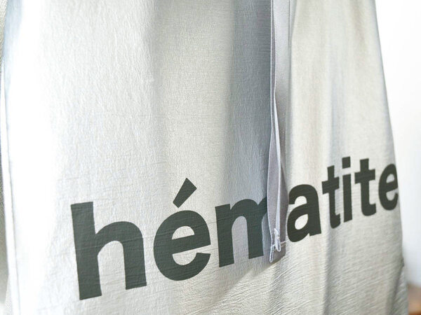 難しいテク不要“垢抜け見え”を叶える「メタリックバッグ」[PR]