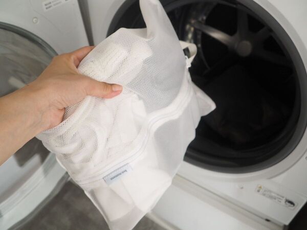 面倒な後片付けが一手間減る！「洗濯ネットになる衣類ポーチ」で旅行後の荷ほどきが快適に[PR]