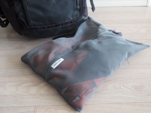 面倒な後片付けが一手間減る！「洗濯ネットになる衣類ポーチ」で旅行後の荷ほどきが快適に[PR]