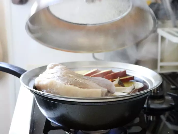 “蒸し器”で料理の幅がぐっと広がる!おうちのフライパンや鍋で本格蒸し料理をはじめよう