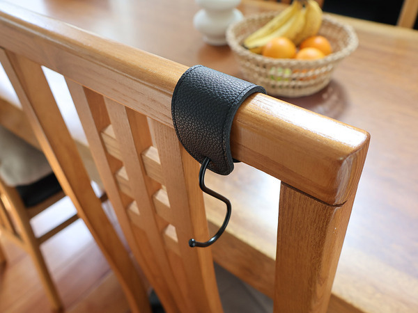 実用性と見栄えも拘りたい。フェイクレザーがスタイリッシュな「新感覚のS字フック」。[PR]