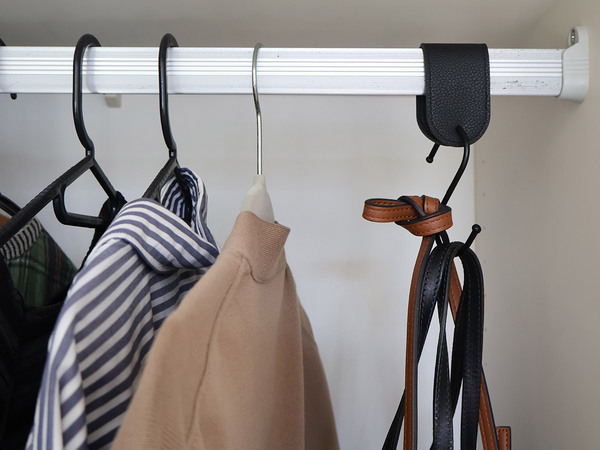 実用性と見栄えも拘りたい。フェイクレザーがスタイリッシュな「新感覚のS字フック」。[PR]