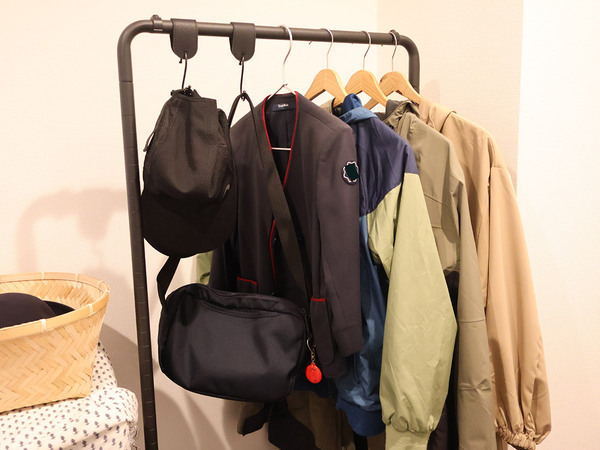 実用性と見栄えも拘りたい。フェイクレザーがスタイリッシュな「新感覚のS字フック」。[PR]