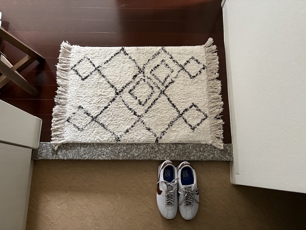 アートな玄関マットで、目指すは『第一印象から洒落見えハウス』インテリア好きスタッフはこの柄を選びました！[PR]