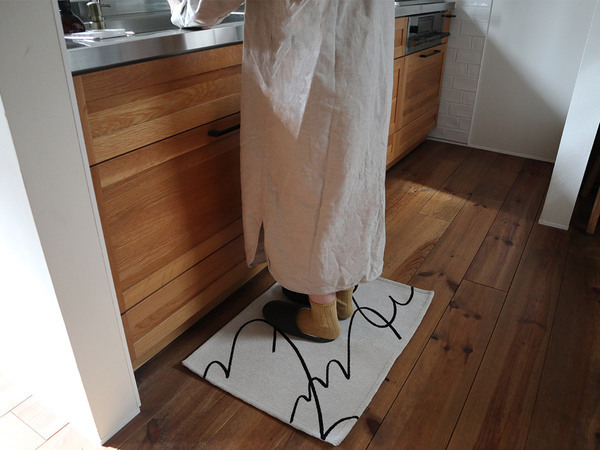 アートな玄関マットで、目指すは『第一印象から洒落見えハウス』インテリア好きスタッフはこの柄を選びました！[PR]