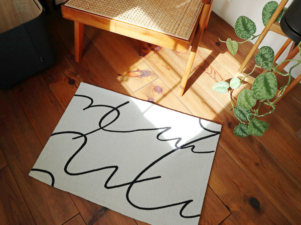 アートな玄関マットで、目指すは『第一印象から洒落見えハウス』インテリア好きスタッフはこの柄を選びました！[PR]
