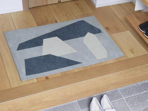 アートな玄関マットで、目指すは『第一印象から洒落見えハウス』インテリア好きスタッフはこの柄を選びました！[PR]