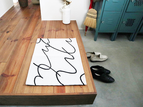 アートな玄関マットで、目指すは『第一印象から洒落見えハウス』インテリア好きスタッフはこの柄を選びました！[PR]