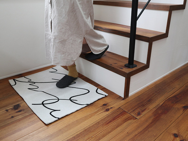 アートな玄関マットで、目指すは『第一印象から洒落見えハウス』インテリア好きスタッフはこの柄を選びました！[PR]