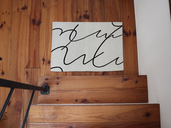 アートな玄関マットで、目指すは『第一印象から洒落見えハウス』インテリア好きスタッフはこの柄を選びました！[PR]