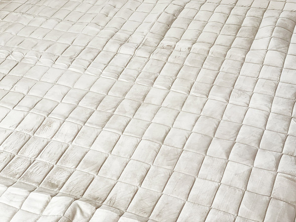 冬用ラグに模様替え。お部屋がもっと好きになる、bon momentの「うっとりなめらかパフ キルトラグ」[PR]