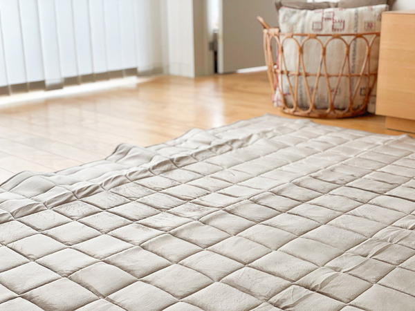 冬用ラグに模様替え。お部屋がもっと好きになる、bon momentの「うっとりなめらかパフ キルトラグ」[PR]