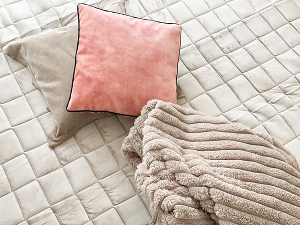 冬用ラグに模様替え。お部屋がもっと好きになる、bon momentの「うっとりなめらかパフ キルトラグ」[PR]