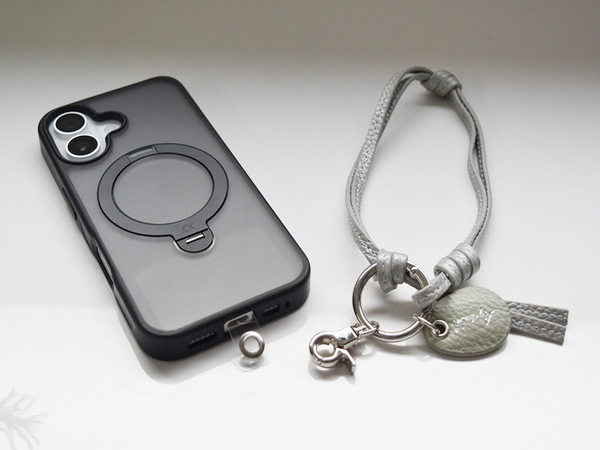 「大人の牛革スマホストラップ」で手首にかけた瞬間、ふっと身軽に[PR]