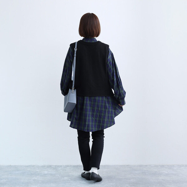 リピーターさん御用達、裏パウダー起毛の「あったかスリムパンツ」スタッフ3人の着用レポート[PR]