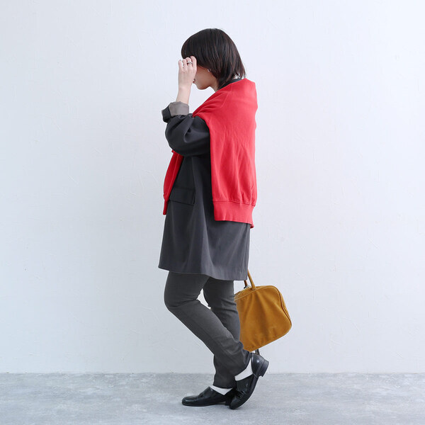 リピーターさん御用達、裏パウダー起毛の「あったかスリムパンツ」スタッフ3人の着用レポート[PR]