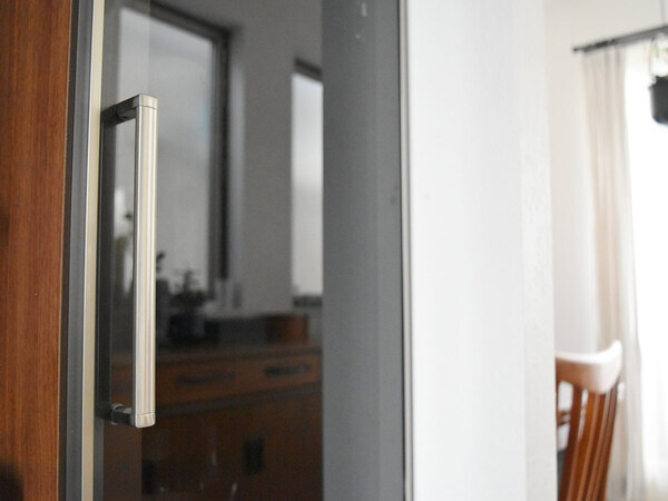 プロの現場からキッチンへ 「水だけで落ちる！」を叶える、お掃除クロス[PR]