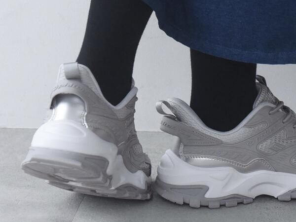 疲れにくい靴３連発！歩きっぱなしのバイヤー厳選、今年の『すごい靴』はこれ。[PR]