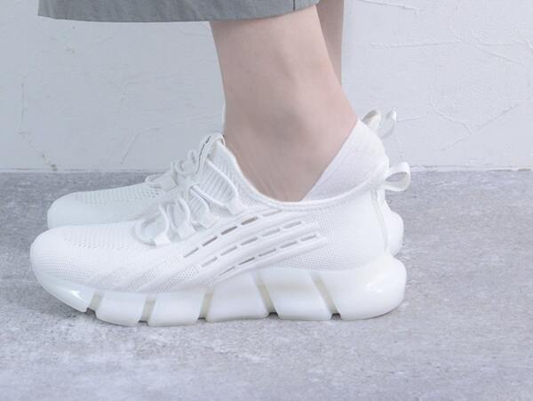 疲れにくい靴３連発！歩きっぱなしのバイヤー厳選、今年の『すごい靴』はこれ。[PR]