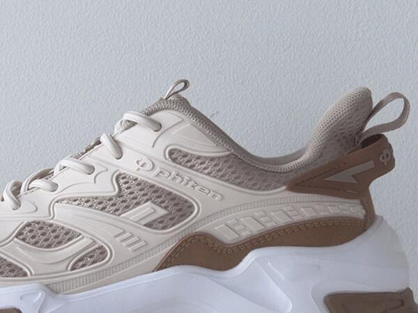 疲れにくい靴３連発！歩きっぱなしのバイヤー厳選、今年の『すごい靴』はこれ。[PR]