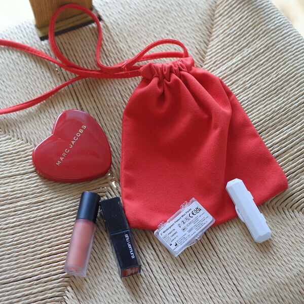 歯列矯正中の方に勧めたい、鏡とポーチがひとつになった「ミラー付きポーチ」[PR]