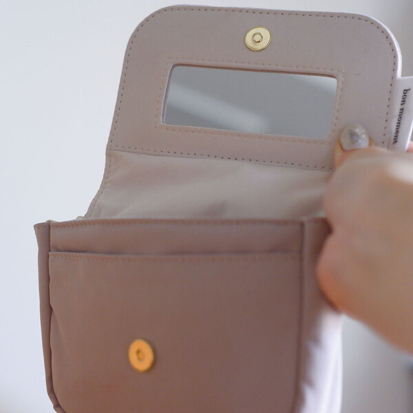 歯列矯正中の方に勧めたい、鏡とポーチがひとつになった「ミラー付きポーチ」[PR]