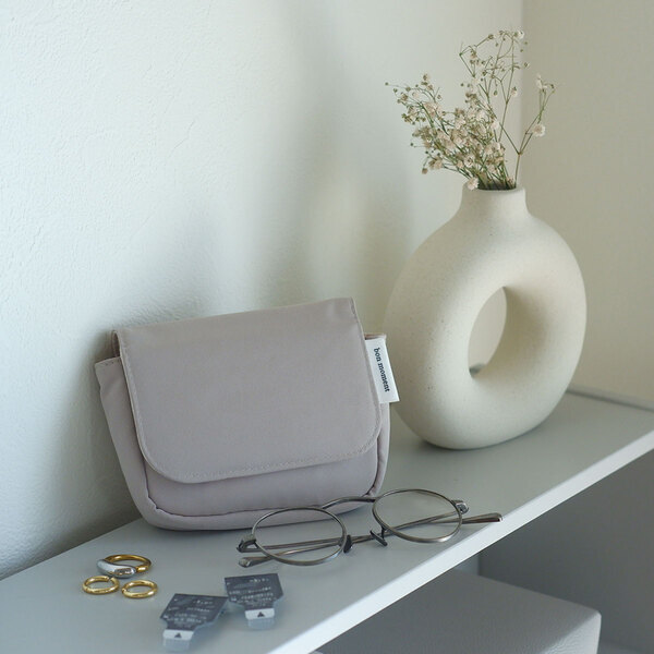 歯列矯正中の方に勧めたい、鏡とポーチがひとつになった「ミラー付きポーチ」[PR]