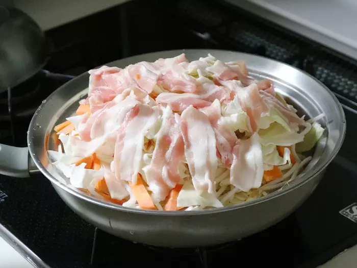 温野菜だけじゃない!焼きそば・パスタからチャプチェまで。蒸し器で簡単「絶品麺」レシピをご紹介