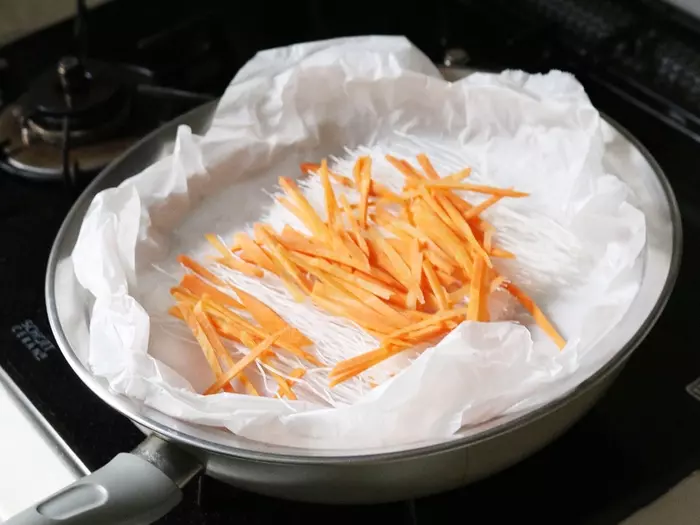 温野菜だけじゃない!焼きそば・パスタからチャプチェまで。蒸し器で簡単「絶品麺」レシピをご紹介