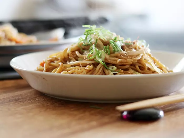 温野菜だけじゃない!焼きそば・パスタからチャプチェまで。蒸し器で簡単「絶品麺」レシピをご紹介