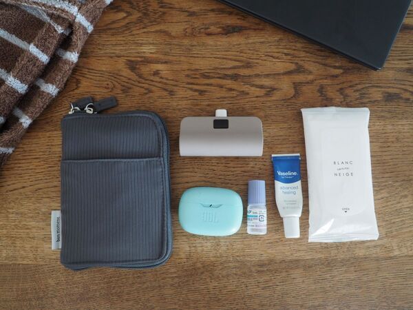 探しやすい手帳型で、小物迷子が解決！「旅上手になれる手帳型ミニポーチ」が、日常使いにもぴったりだった話[PR]