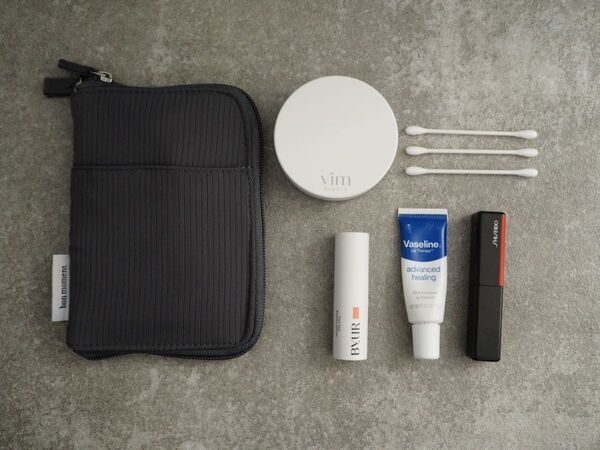 探しやすい手帳型で、小物迷子が解決！「旅上手になれる手帳型ミニポーチ」が、日常使いにもぴったりだった話[PR]