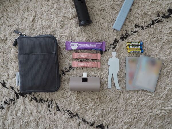 探しやすい手帳型で、小物迷子が解決！「旅上手になれる手帳型ミニポーチ」が、日常使いにもぴったりだった話[PR]