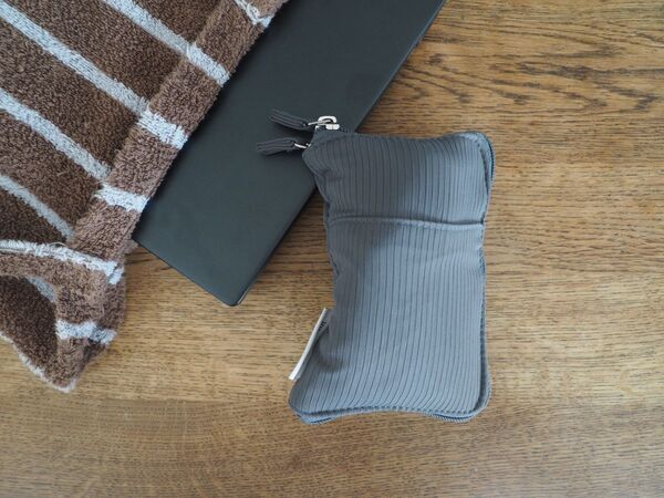 探しやすい手帳型で、小物迷子が解決！「旅上手になれる手帳型ミニポーチ」が、日常使いにもぴったりだった話[PR]