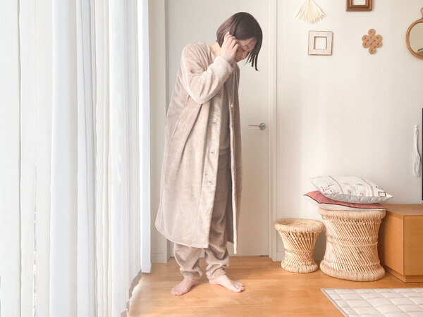 親子でおそろい。冬の部屋着にマイクロファイバー素材の「着る毛布」をプラス。[PR]