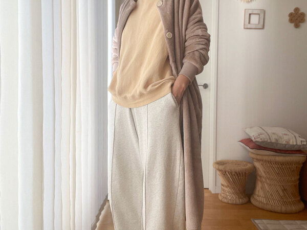 親子でおそろい。冬の部屋着にマイクロファイバー素材の「着る毛布」をプラス。[PR]