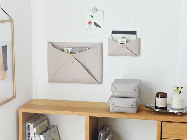 文房具や生活雑貨の出しっぱなしグセ卒業！「マチ付き」お片付けポケット[PR]