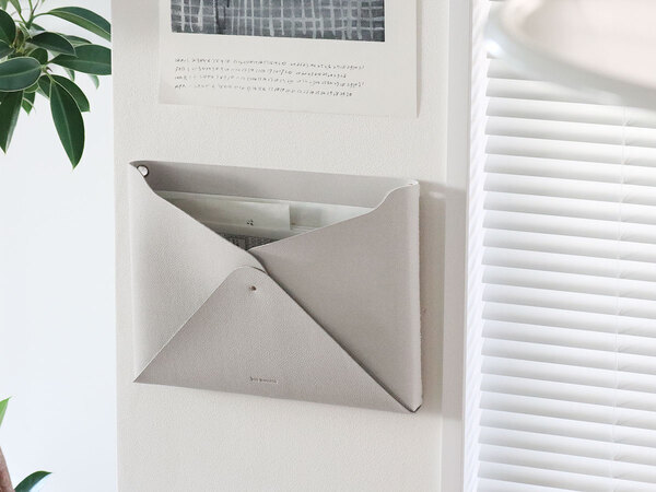 文房具や生活雑貨の出しっぱなしグセ卒業！「マチ付き」お片付けポケット[PR]