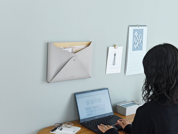 文房具や生活雑貨の出しっぱなしグセ卒業！「マチ付き」お片付けポケット[PR]