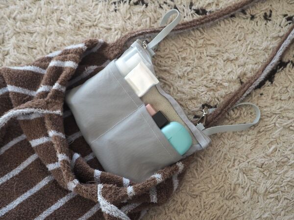 もうバッグの底に沈まない！「吊り下げバッグインバッグ」があれば、小物の取り出しがスムーズに[PR]