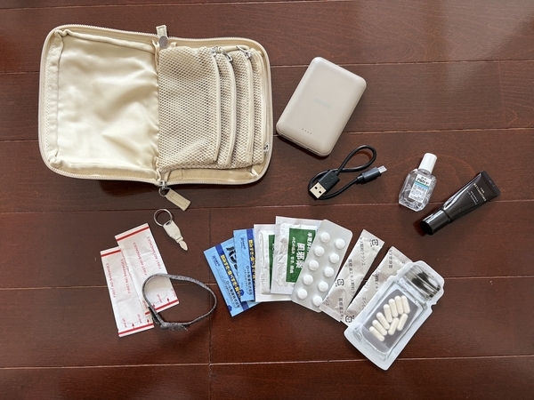 収納上手な４in１。小物迷子がなくなる「手帳型ミニポーチ」、スタッフは旅にも趣味にも愛用中〜[PR]